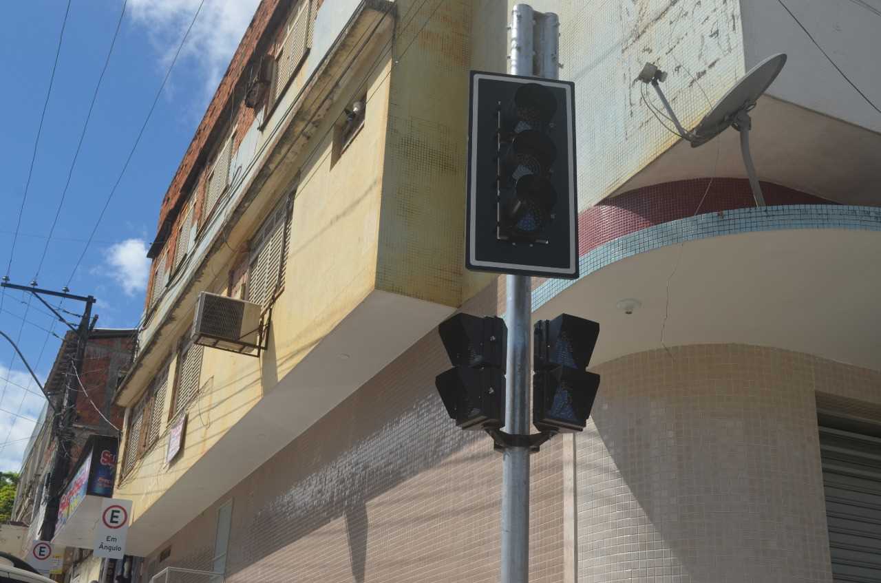 Camacã: Semáforos começaram a ser instalados no centro da cidade